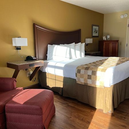 Atkinson Inn & Suites Лъмбъртън Екстериор снимка