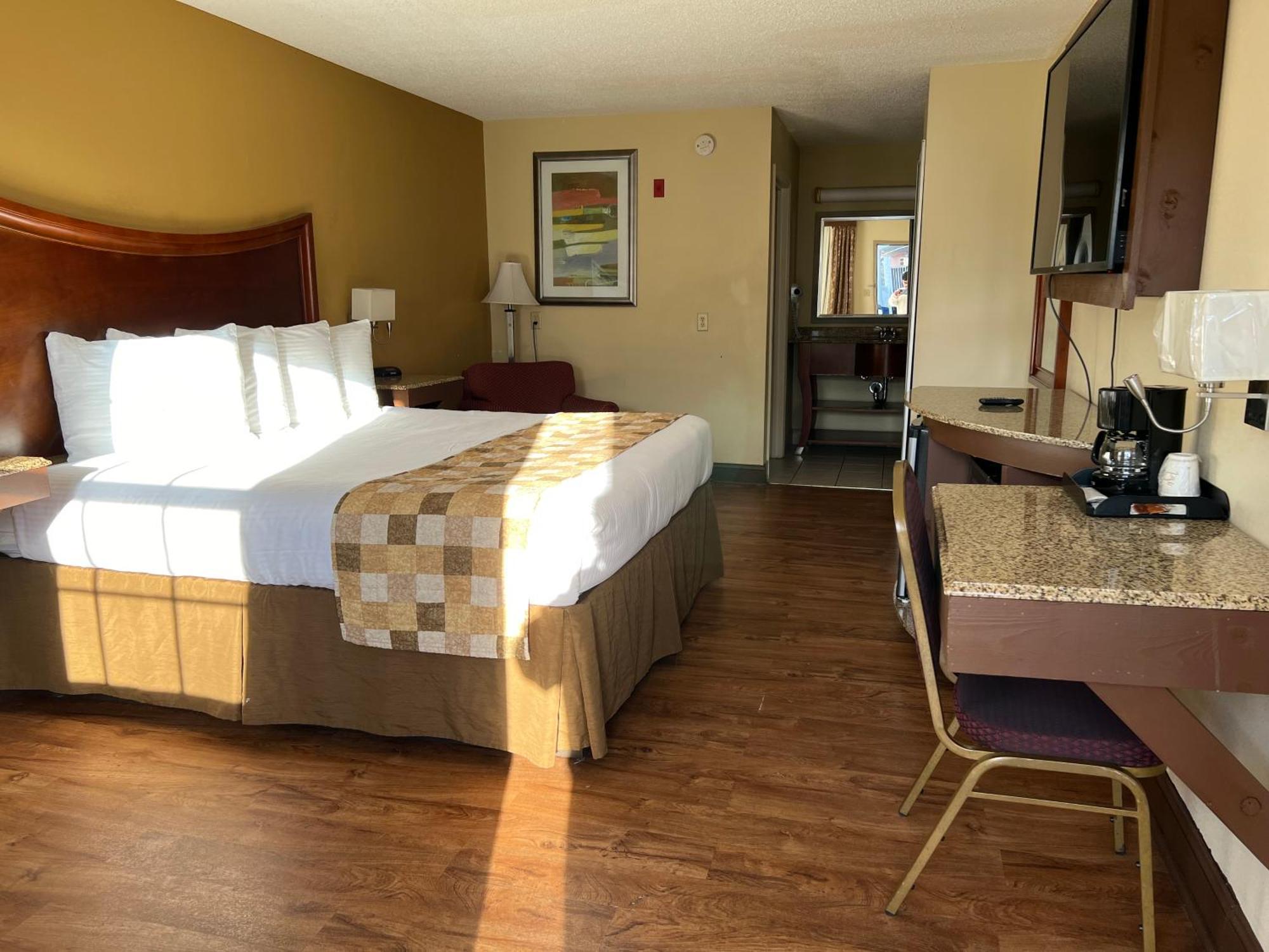 Atkinson Inn & Suites Лъмбъртън Екстериор снимка