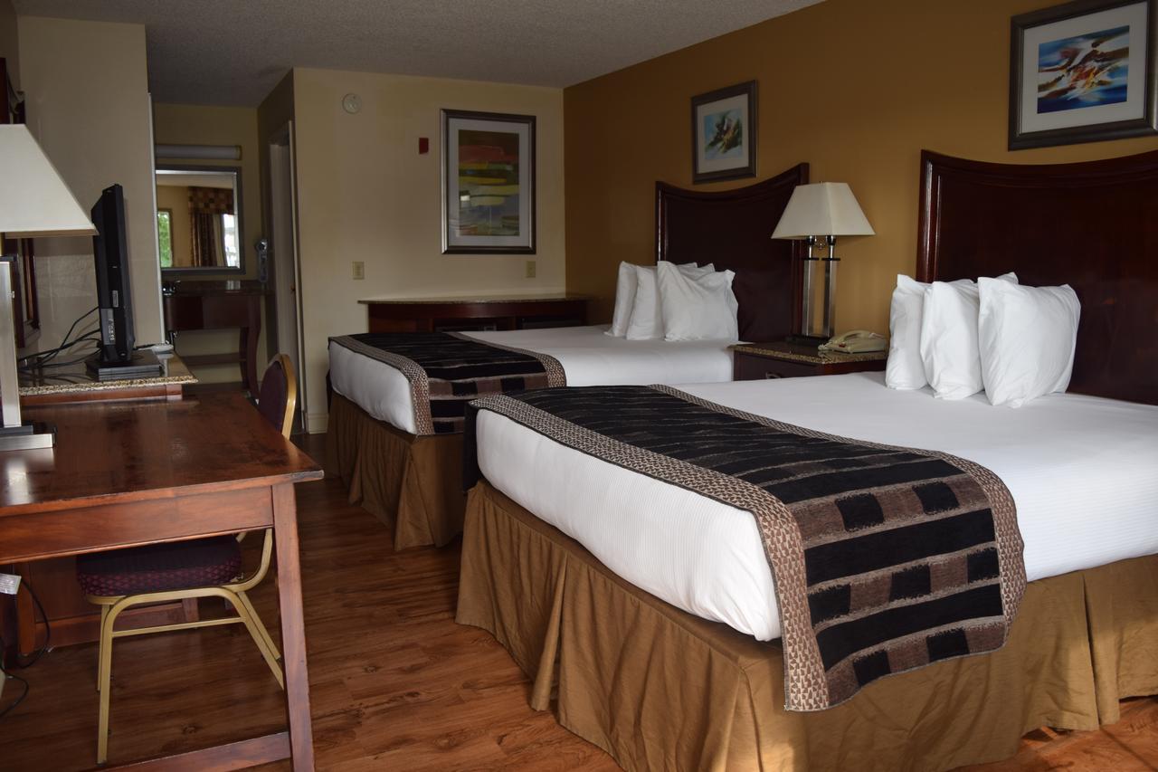Atkinson Inn & Suites Лъмбъртън Екстериор снимка