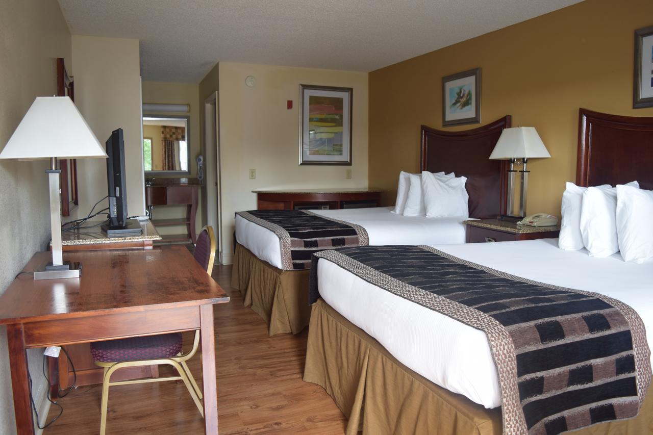 Atkinson Inn & Suites Лъмбъртън Екстериор снимка