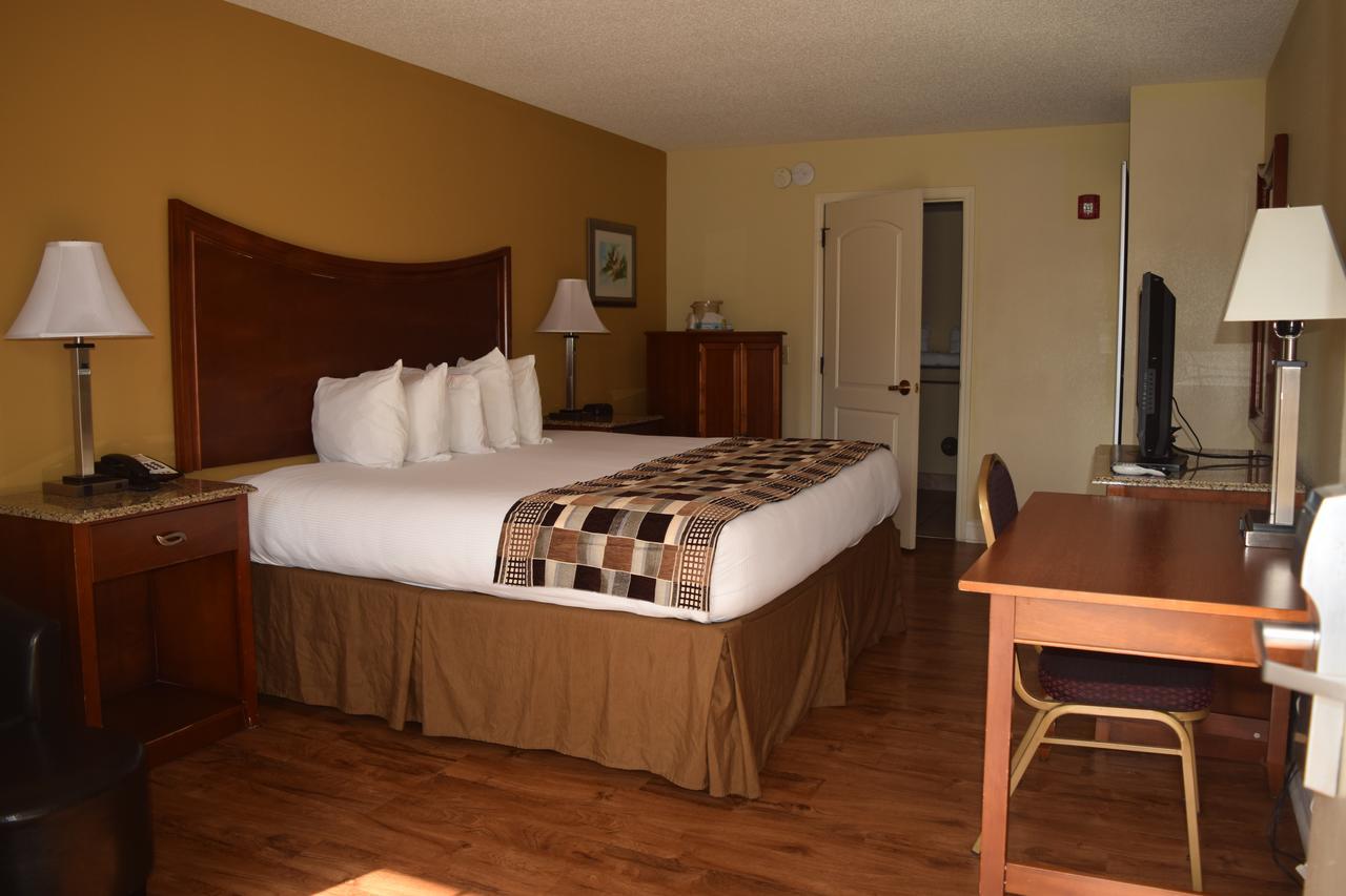 Atkinson Inn & Suites Лъмбъртън Екстериор снимка