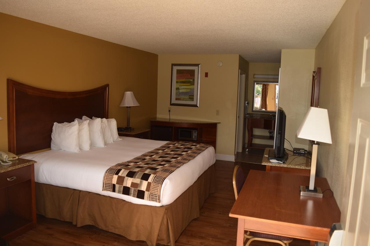Atkinson Inn & Suites Лъмбъртън Екстериор снимка