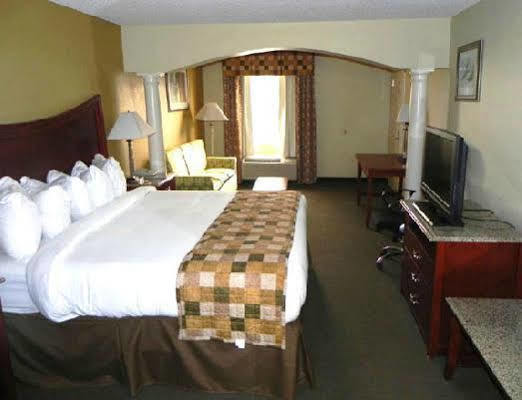 Atkinson Inn & Suites Лъмбъртън Екстериор снимка