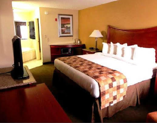 Atkinson Inn & Suites Лъмбъртън Екстериор снимка