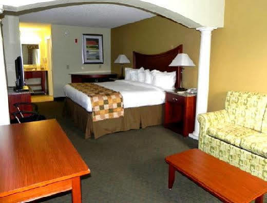 Atkinson Inn & Suites Лъмбъртън Екстериор снимка